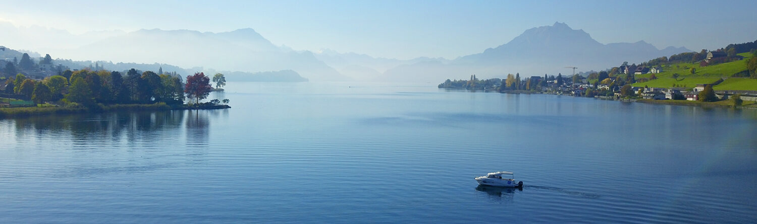 Motorbootfahrschule Küssnacht und Luzern Bootsfahrschule Vierwaldstättersee Mary Bühler